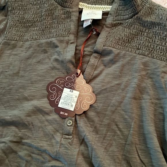 Knox rose army green color shirt, size XS, brand new!!🔥🔥🔥🌺🌺🌺🌺 - Picture 2 of 7